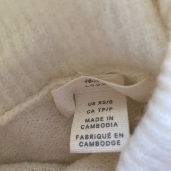 H&M Oversized Cream Turtleneck - Picture 2 of 5